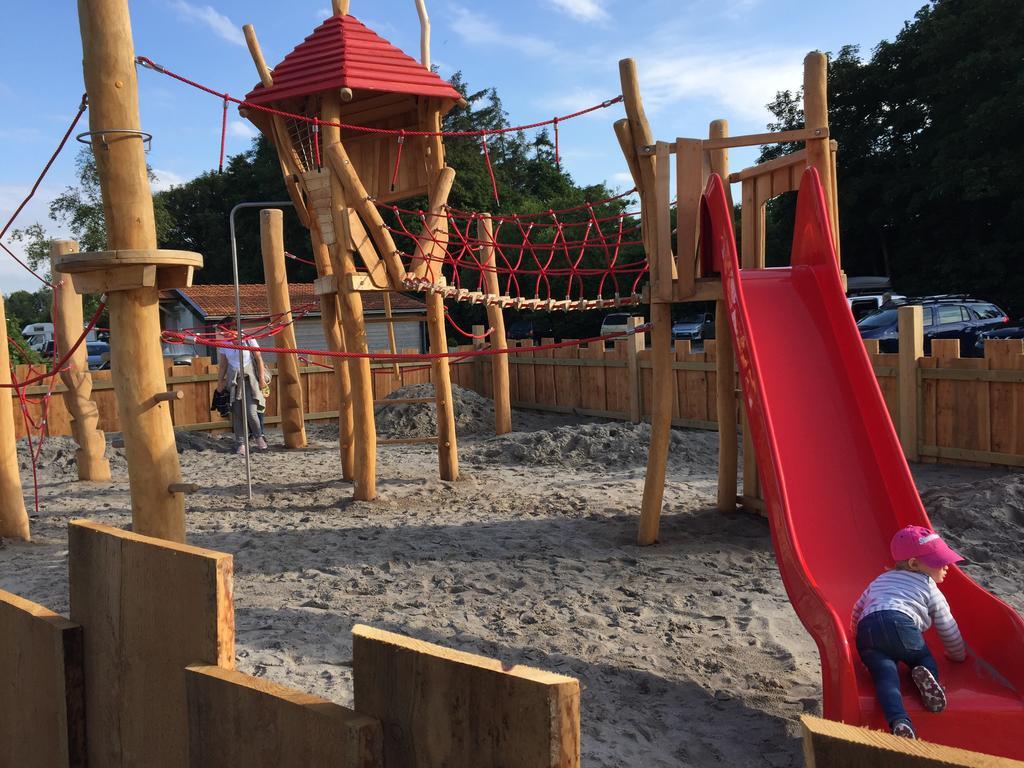 Vakantiepark Dennenoord 登堡 外观 照片